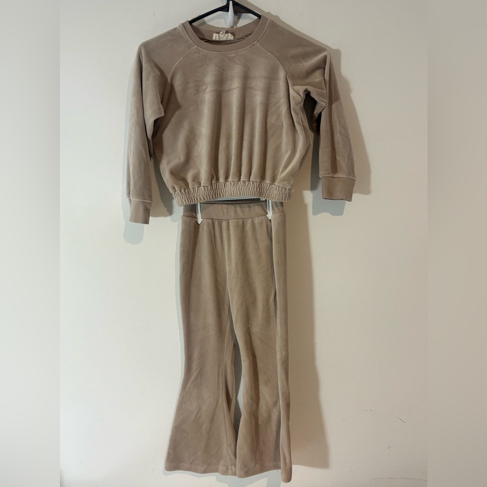 Jessica Simpson Little Girl Size 6 Two Piece Velour Sweatsuit Flare Pants Tan
